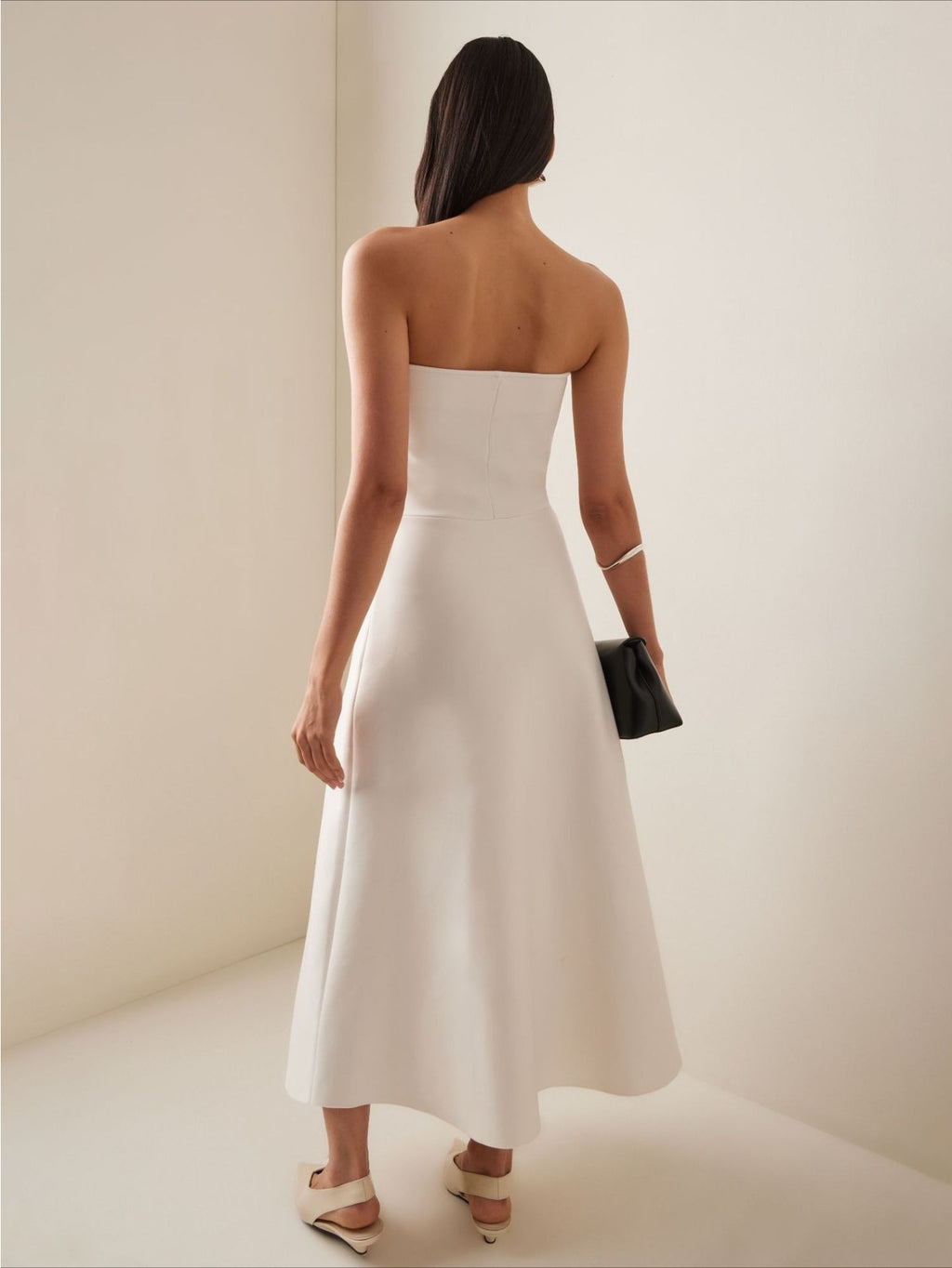 LUCKFOX - A Luxurious White Dress Featuring Pinch Pleats, with a French-Style Spliced Pleated Tube Top