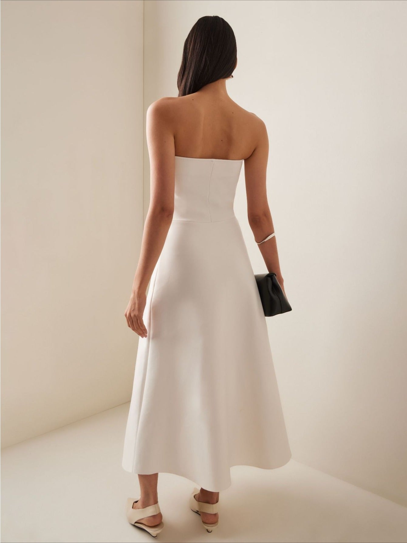 LUCKFOX - A Luxurious White Dress Featuring Pinch Pleats, with a French-Style Spliced Pleated Tube Top