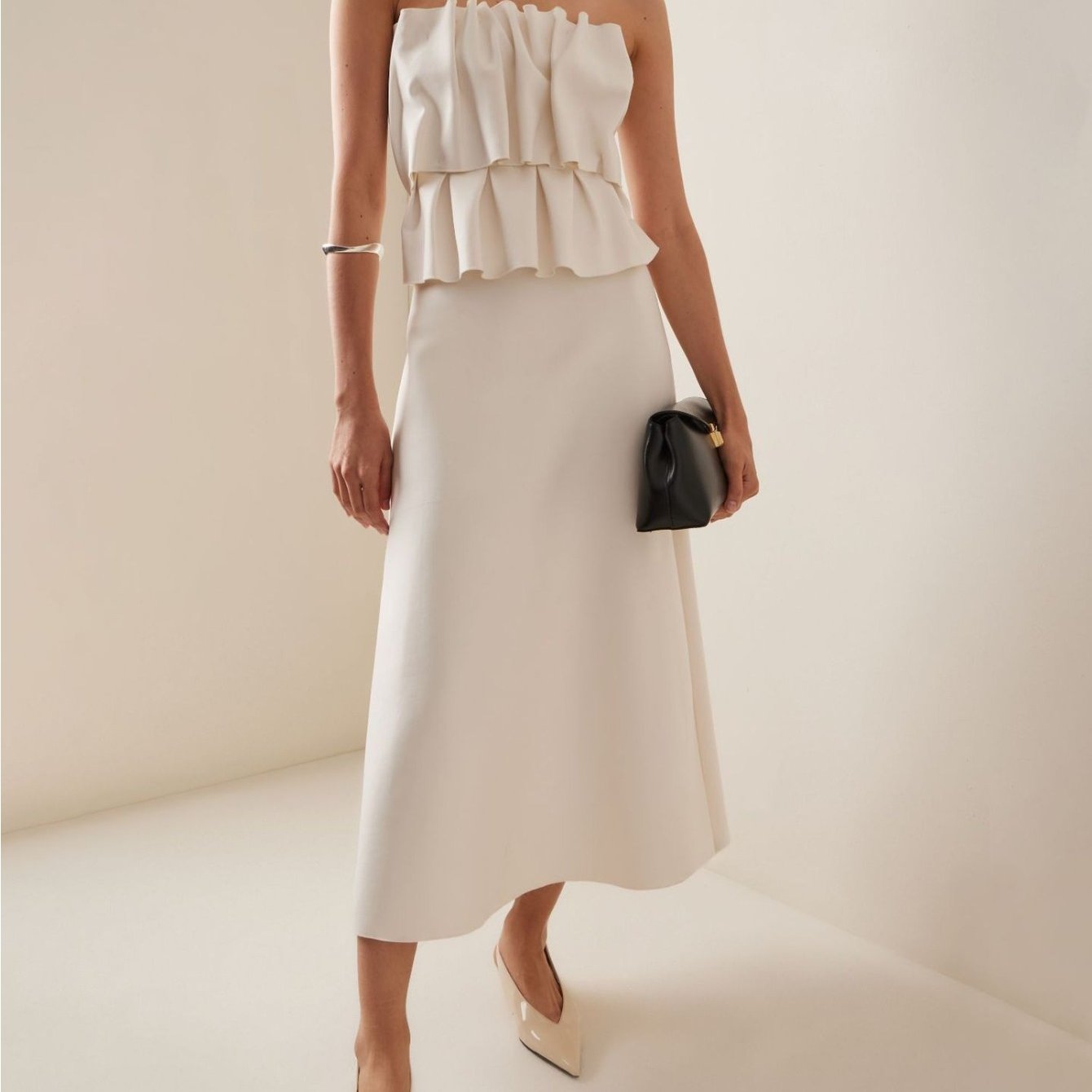 LUCKFOX - A Luxurious White Dress Featuring Pinch Pleats, with a French-Style Spliced Pleated Tube Top
