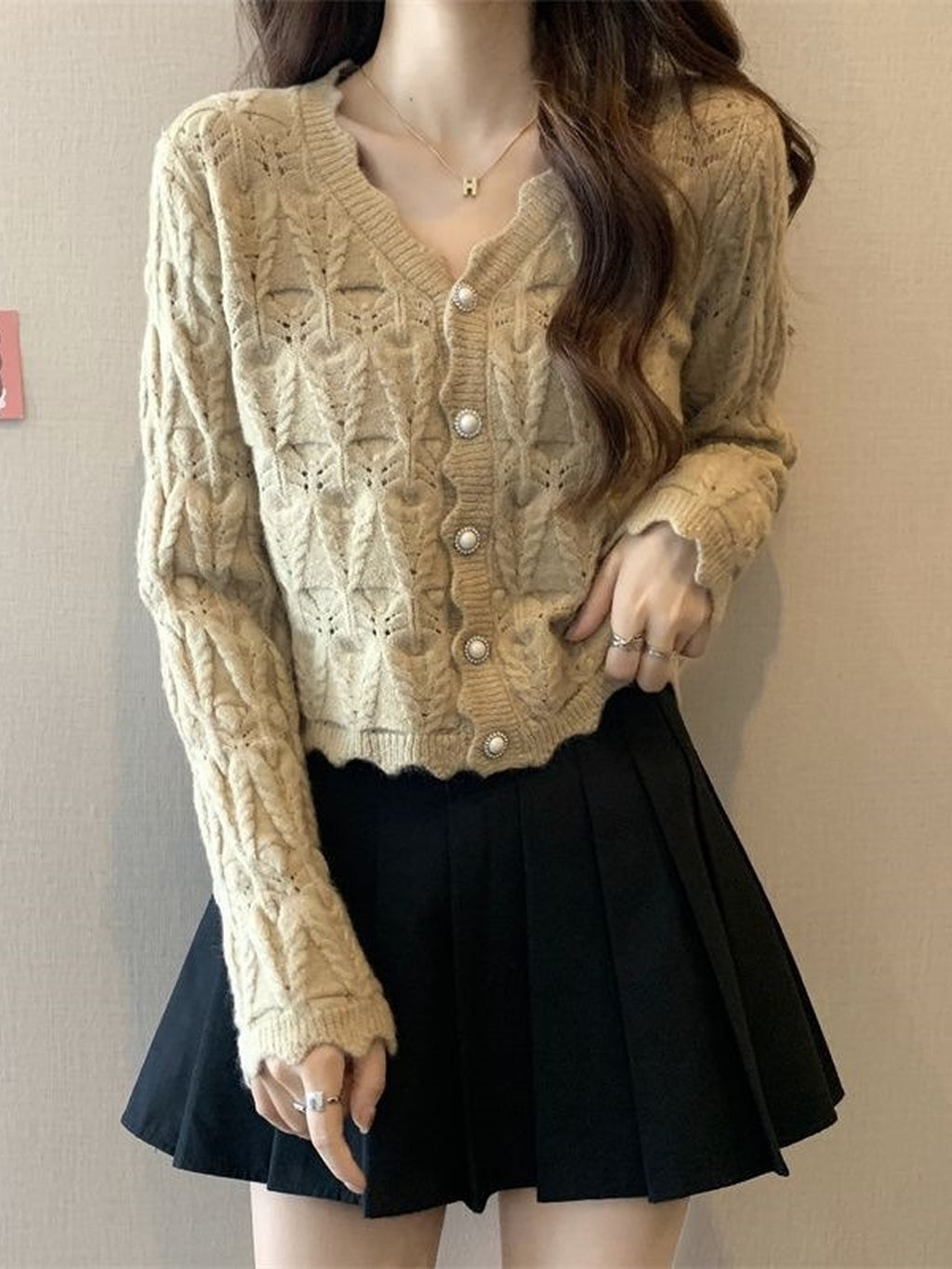 French Hollow-Out V-Ne Lightweight Cardigan - Spring Autumn Knitwear for Women - Short Length Sweater - Soft and Comfortable - Casual Daily Wear - Trendy Design - Versatile Layering Piece - Street Style - Ideal for All Season